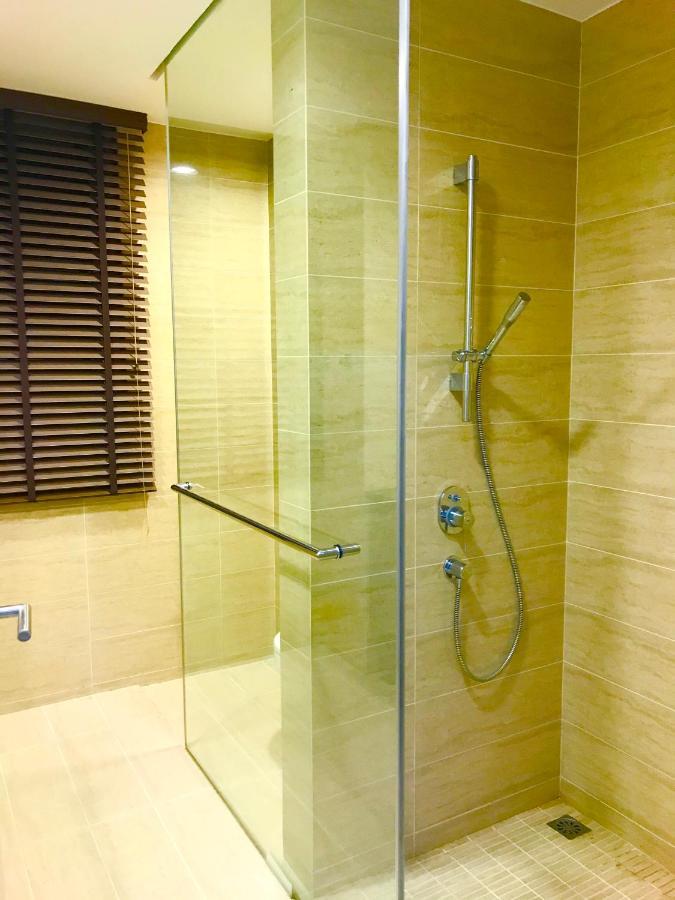 By The Beach - Luxury 2 Bedrooms Family Suite Бату-Феррінгі Екстер'єр фото